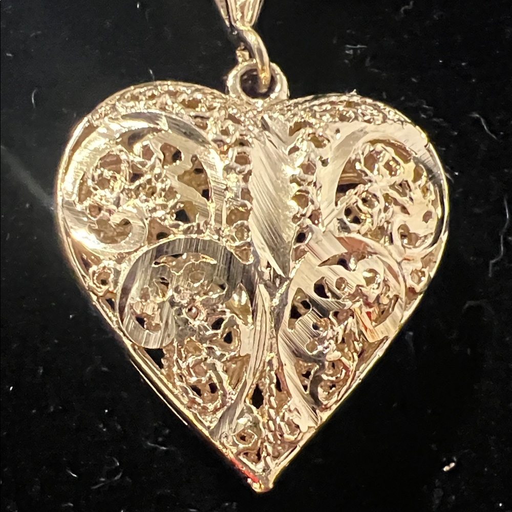 Puffy Gold Tone Filigree Heart Necklace